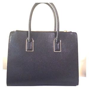 Black H&M crossbody bag.